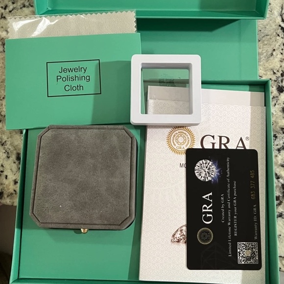 1 Carat Center Diamond 18k Engagement Ring Vintage Hearts and Flower - Picture 9 of 12